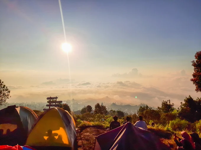 Golden sunrise wadas gantung pos 1 gunung slamet via gunung malang purbalingga
