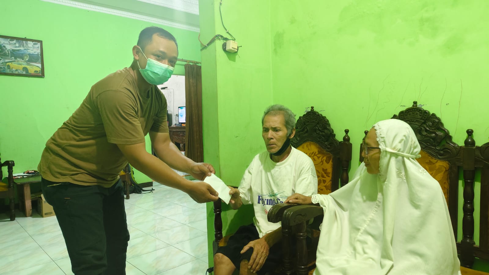 Tim Perawat Perduli Luka Sambangi Bapak Wasmudi di Babakan, Konsultasi Pasca Operasi & Bantuan Nutrisi