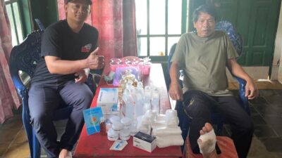 Tim Perawat Perduli Luka Tangani Ulkus Diabetes Bapak Misro di Karangsari, Karangmoncol – Purbalingga
