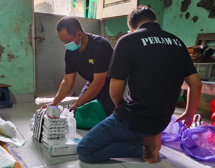 tim perawat peduli luka siapkan starter kit perawatan luka