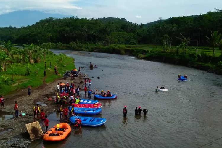 wisata arung jeram sungai klawing Purbalingga