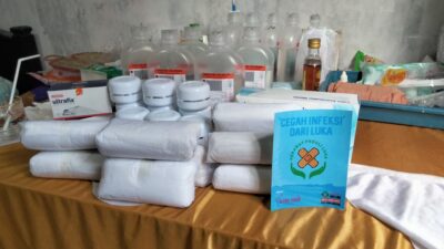 Perawat Peduli Luka Dampingi Ibu Sutinem Pasca Operasi Kanker Payudara di Bukateja