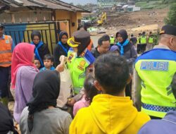 Polres Purbalingga Bergerak Cepat Bantu Korban Banjir Bandang di Karangreja