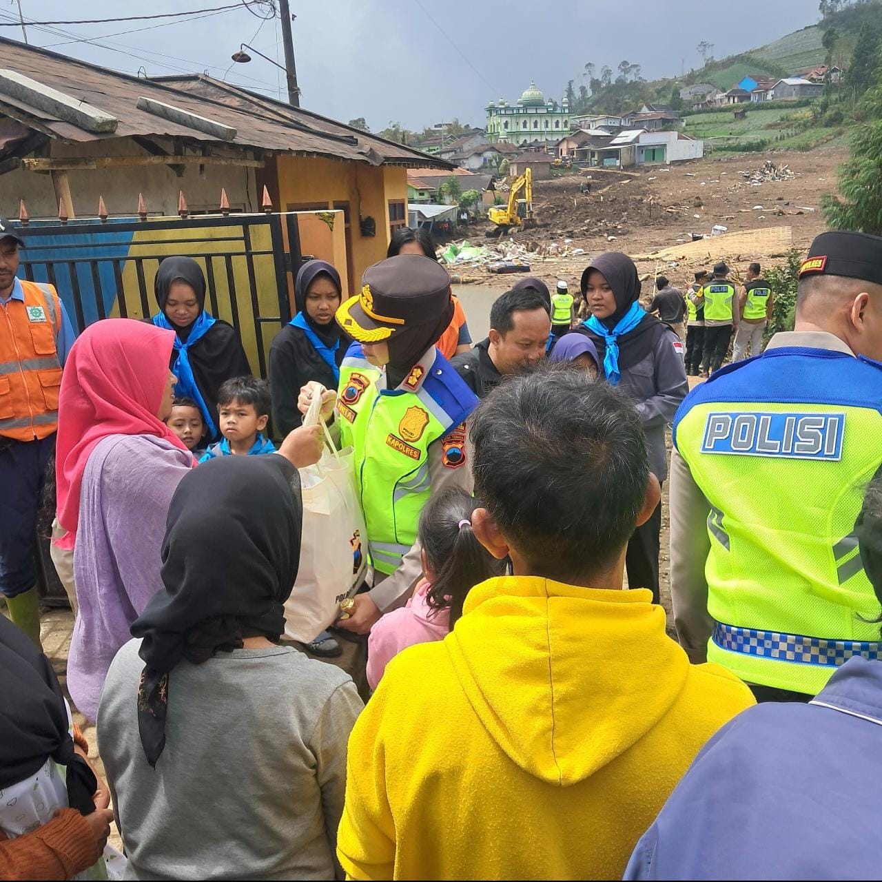 Polres Purbalingga Bergerak Cepat Bantu Korban Banjir Bandang di Karangreja